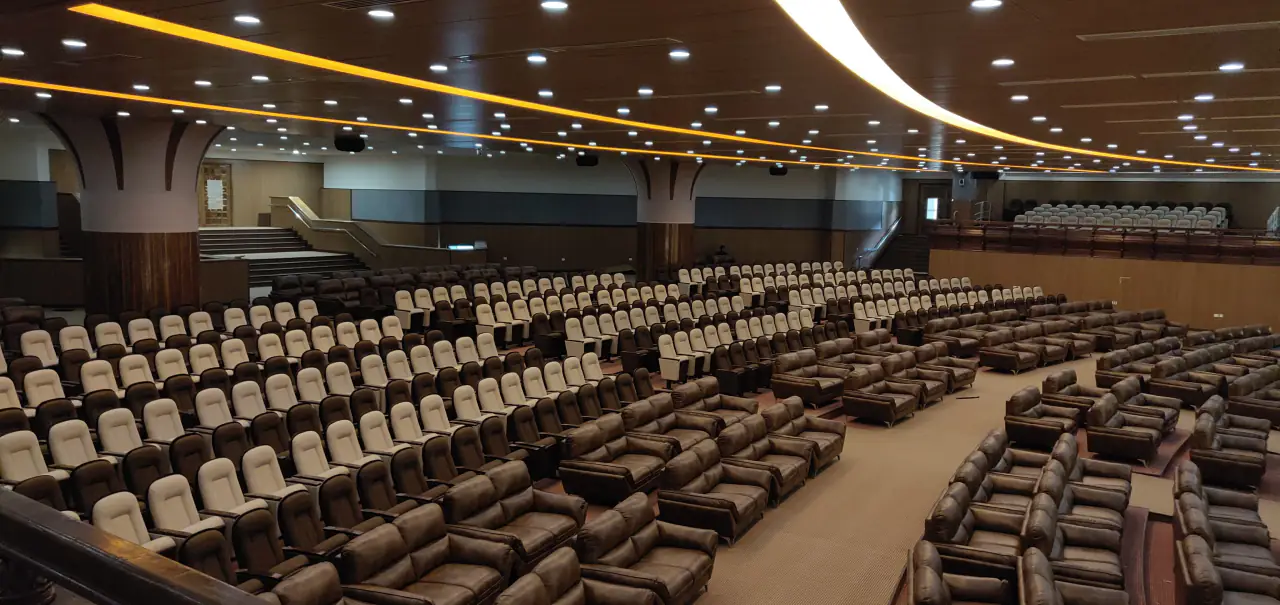 Tiered seating in the Sankaranarayanan Thampi Hall